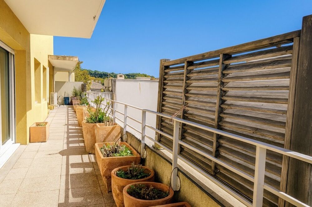 SALON-DE-PROVENCE (13) : T5 de 129 m² avec terrasse plein sud et garage privatif en sous-sol