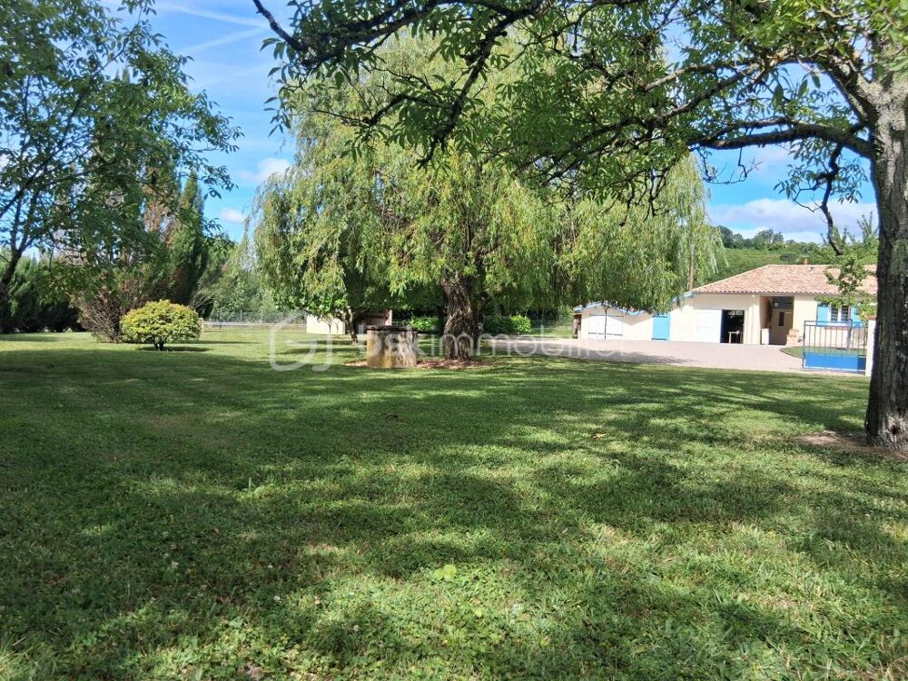 Coup de Coeur Maison de plain-pied avec dépendances sur un parc arboré de 3 937 m²