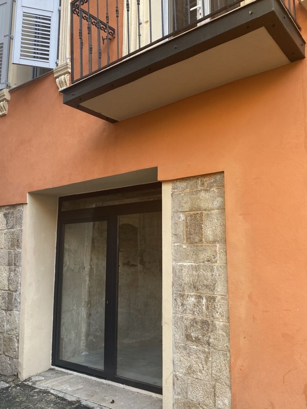   murs commerciaux 42 m2 libre à vendre centre historique  GRASSE (06) 