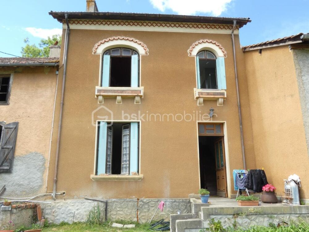 Ancien corps de ferme composé de 2 habitations, 6 pièces, 4 chambres avec dépendances sur un terrain de 6602m2