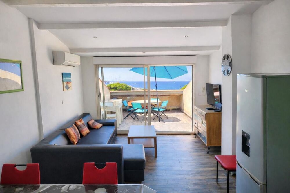 Duplex T2/3 climatisé  Vue mer & port  Terrasse 19 m²  Vendu meublé