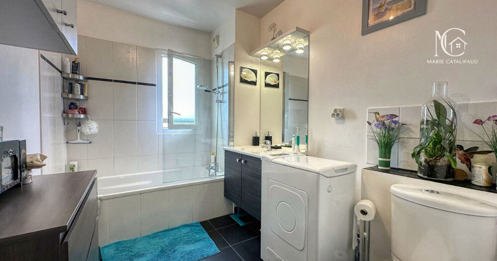 Vente Appartement À VENDRE - Charmant 2 pièces de 53 m² avec grande terrasse, PISCINE et parking Saint raphael