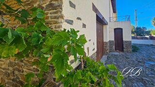 Vente Maison Maison 3 faces d'environ 135 m² avec grand jardin, garage et fort potentiel à Saleilles Saleilles
