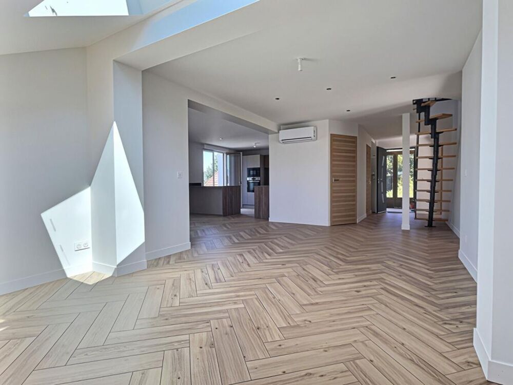 Vente Appartement AIX LES BAINS - DUPLEX T4 RENOVE 100.19 M² AVEC TERRASSE PRIVATIVE DE 43 M² VUE DEGAGEE Aix les bains