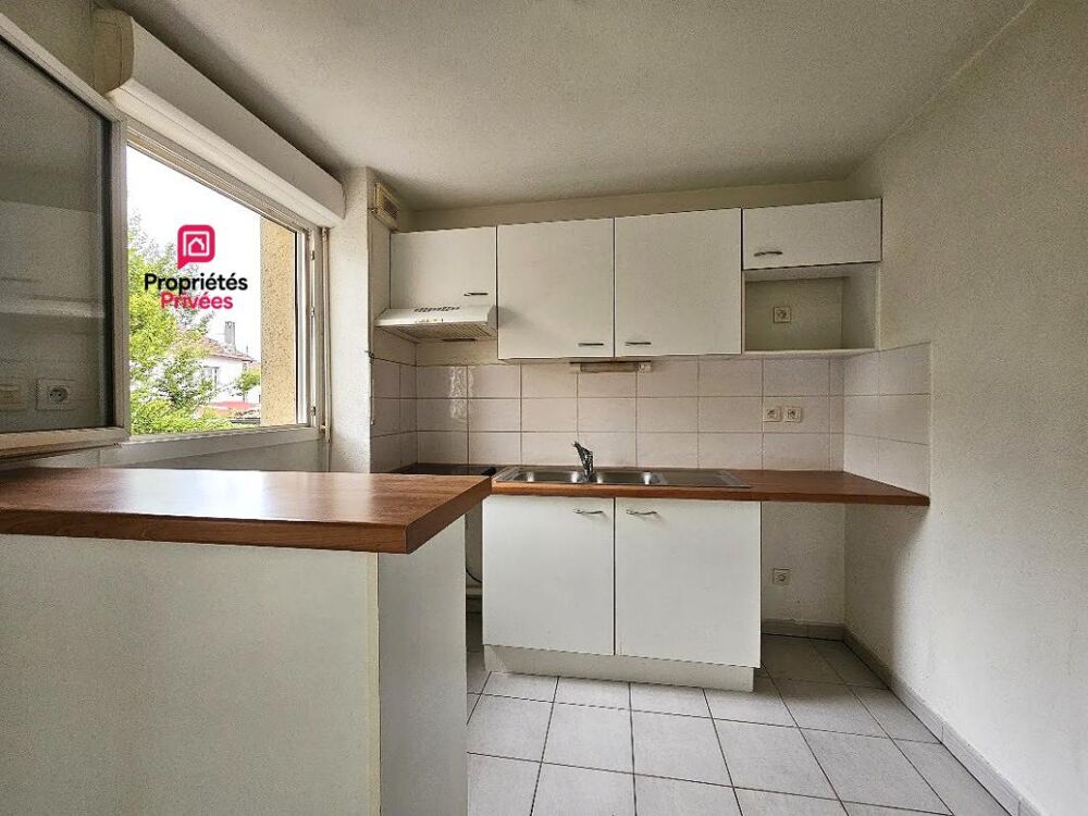 EXCLUSIVITÉ AGEN - Idéal Premier Achat ou Investissement, vaste T3 de 64 m² (DPE C) avec Grand Garage Privatif