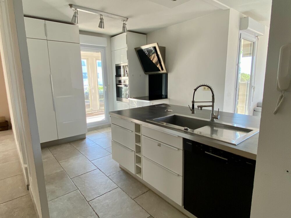 Location Appartement À LOUER – Appartement T4 meublé en duplex avec véranda, terrasse et garage – Montpellier Millénaire Montpellier