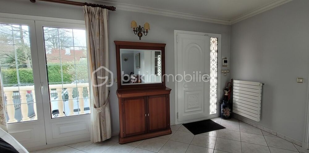 Belles superficies - bien entretenue - 6 pièces