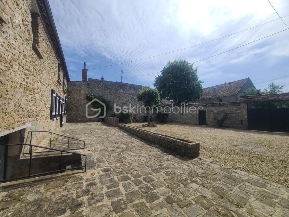 Ancien corps de ferme de caractère de 139 m² sur terrain clos et arboré de 1540 m²