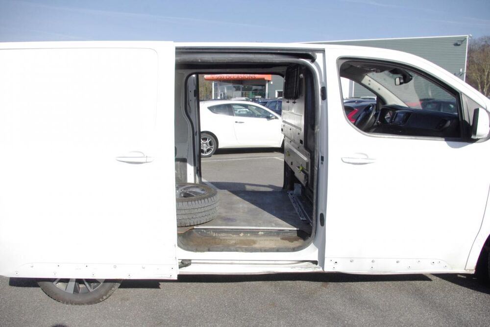 Proace FOURGON MEDIUM 115 D-4D BVM6 DYNAMIC PRIX TTC 2017 occasion 78240 Chambourcy