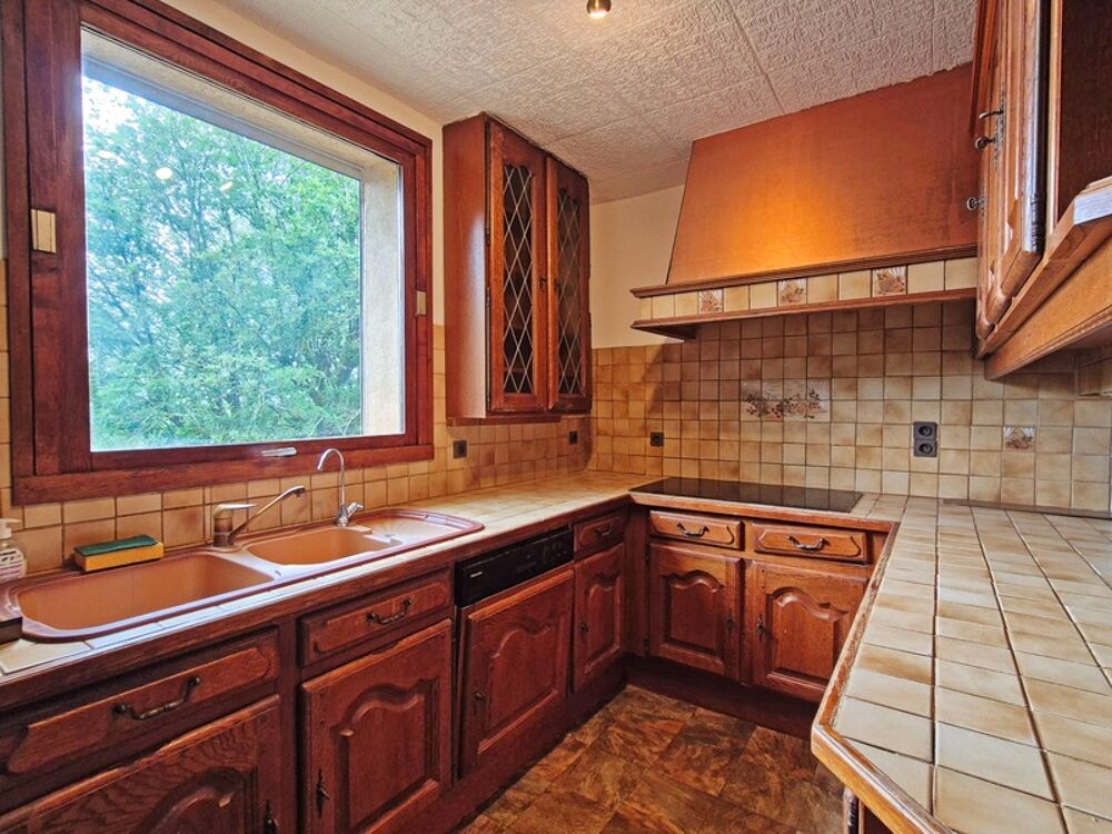 A vendre CRAYSSAC (46) Maison familiale 8 pièces de 200m² habitables - 5 chambres - 2 Vérandas - Terrain de 8000 m²