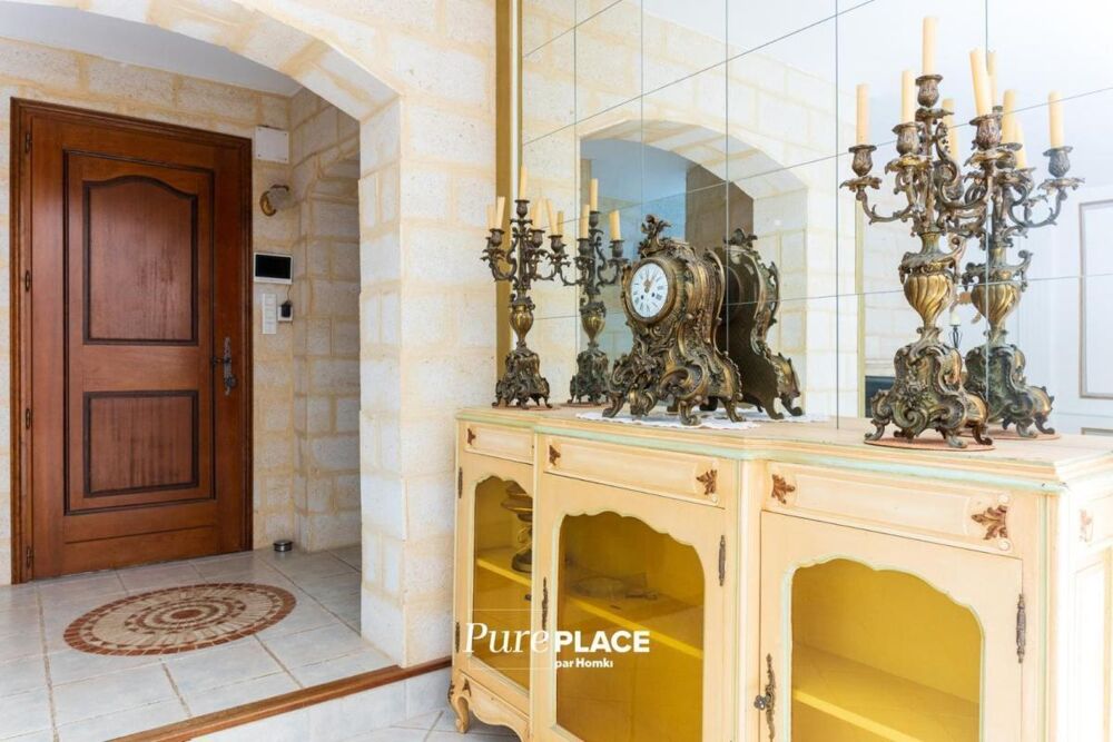 Maison/Villa T6 de 187 m² à Saint-Mitre-les-Remparts 13920