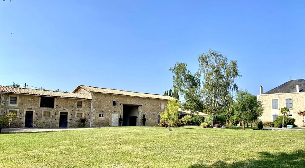 Nanteuil-(79400) Maison 6 pièces 210 m2, 400m2 de dépendances
