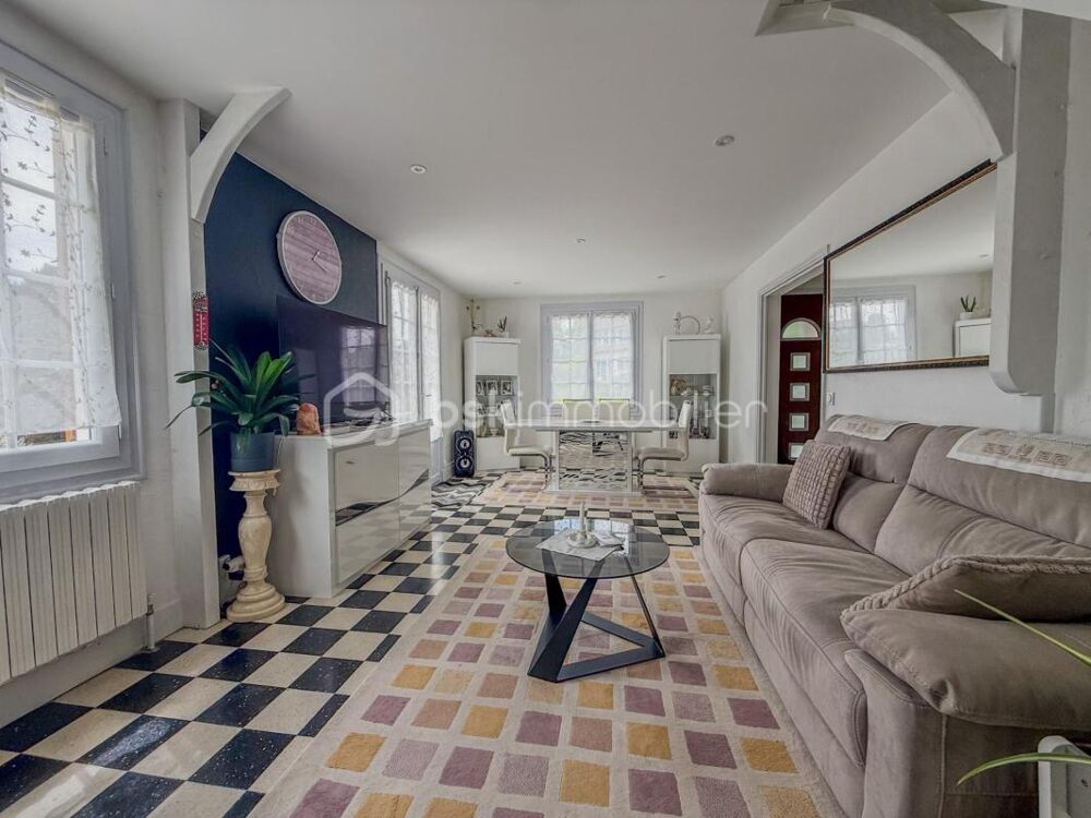 **PONT-LÉVÊQUE  À DEUX PAS DU CENTRE, UNE MAISON FAMILIALE AUX BEAUX VOLUMES