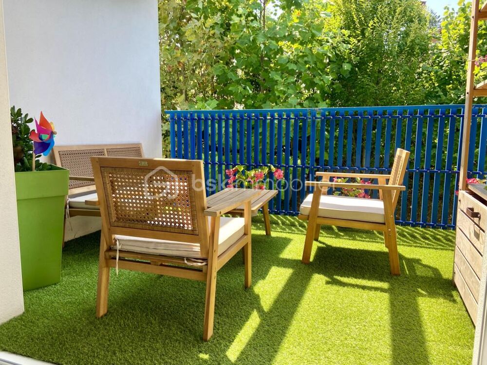 T2 récemment rénové avec terrasse plein sud, parking privatif et ascenseur
