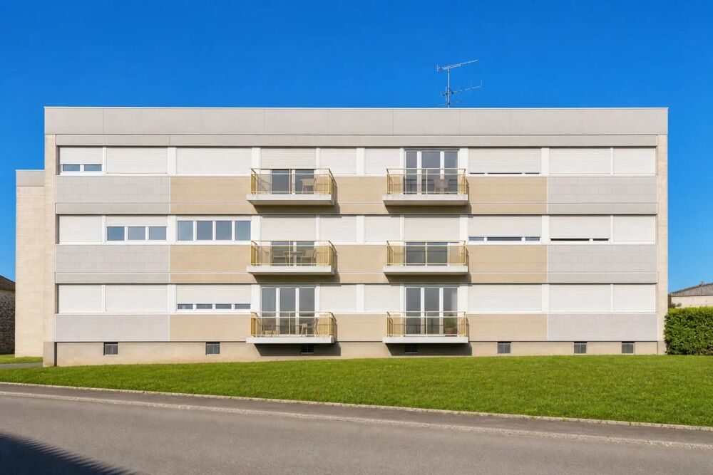 Immeuble 14 appartements avec balcons Cognac