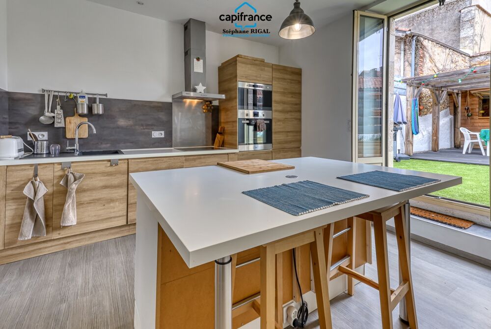 Dpt Lot et Garonne (47), à vendre FUMEL maison de ville P6 de 130 m² - Parcelle de 135m²
