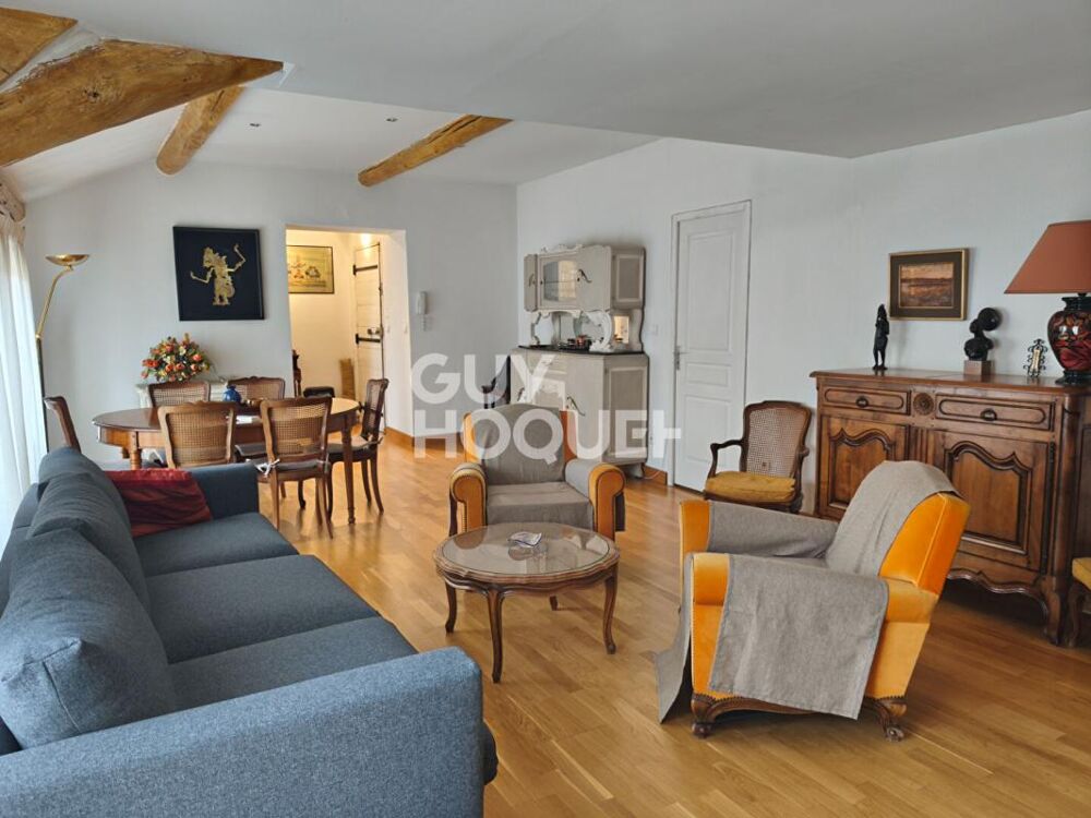 BAIL ETUDIANT - Appartement 2 pièces rue de la République, au calme à louer à Avignon, dernier étage avec terrasse