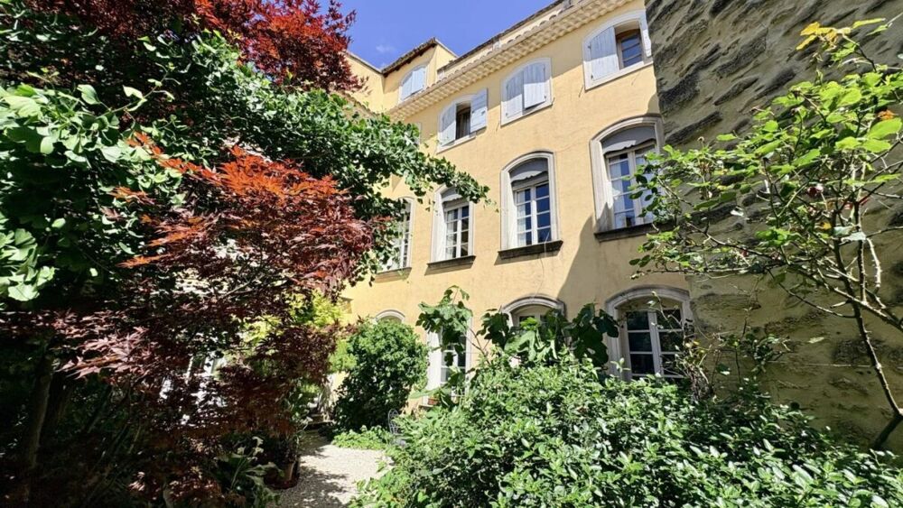 Elégant Hotel particulier aux portes de Chateauneuf du Pape