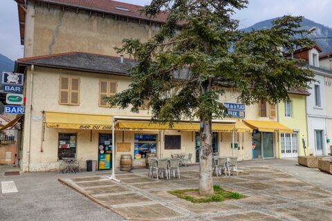 Murs - ensemble immobilier - commerce + F5 107000 01510 Virieu le grand