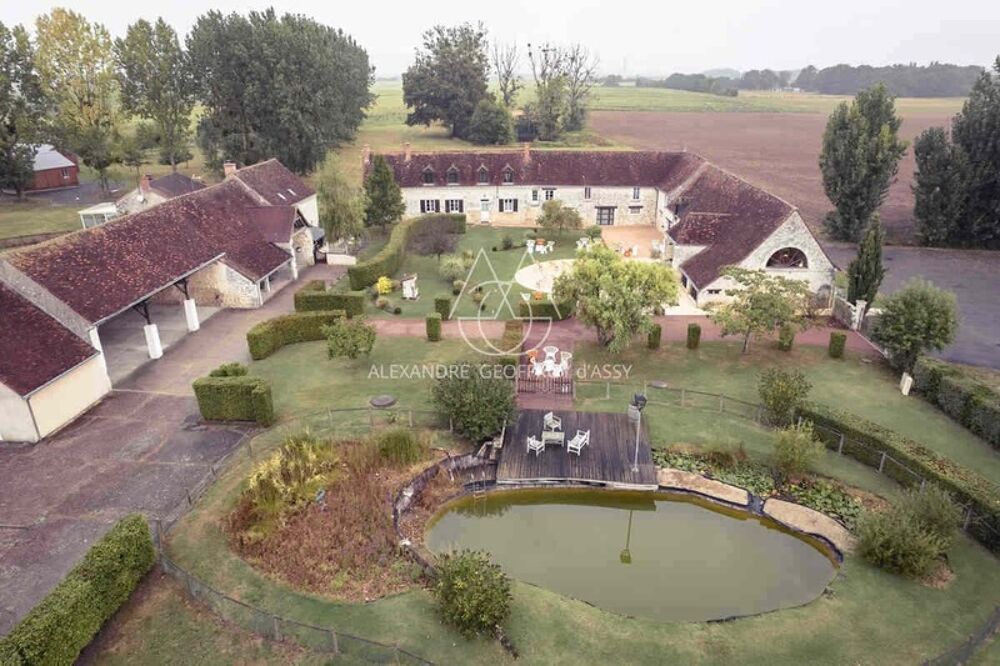 Ferme du 17eme sur 4,2ha à Sainte Maure de Touraine: Mariage/Evènementiel: Opportunité d'investissement unique!