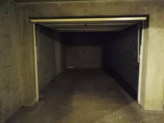  Parking / Garage à louer 1 pièce 15 m²