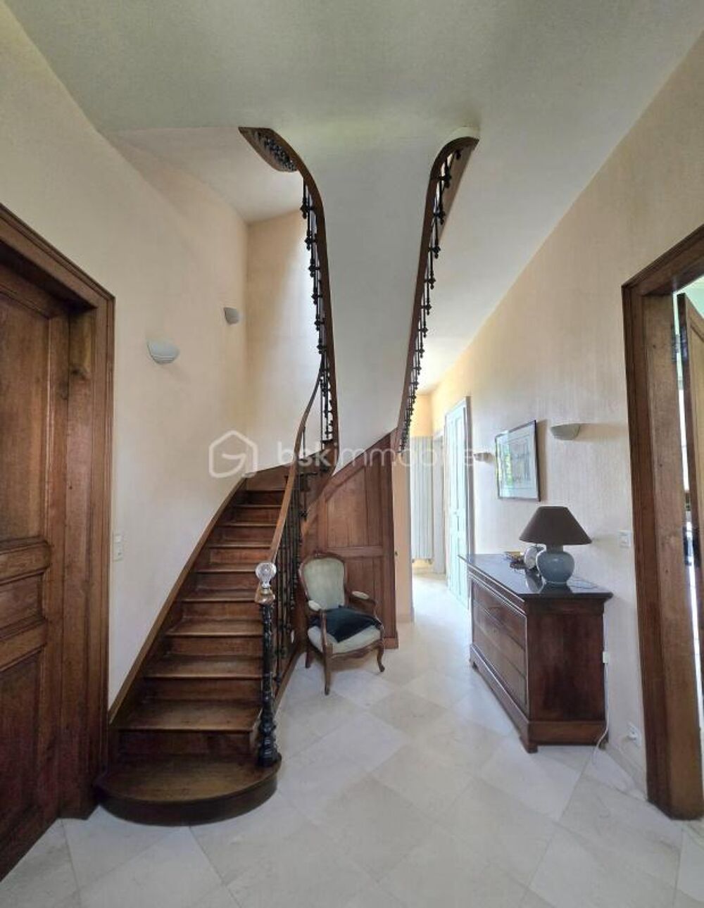 5 min Evron, maison de maître avec jardin paysagé