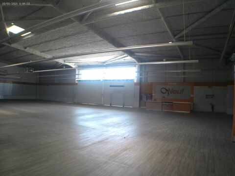   CHATEAUBERNARD Local Commercial A LOUER 