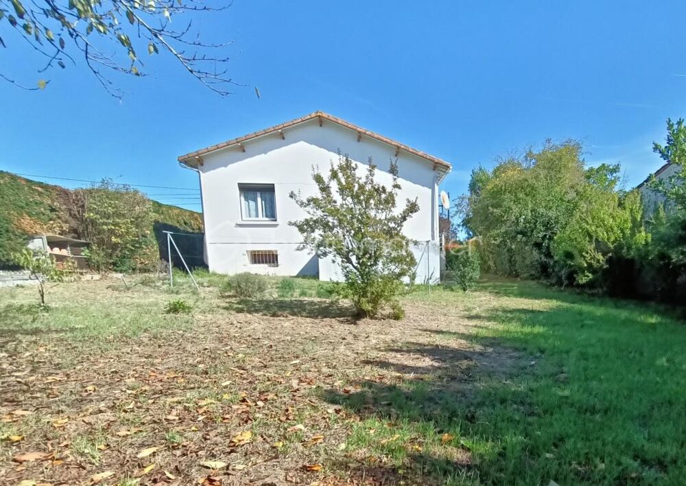 Vente Maison Meursac – Maison de plain-pied à rénover sur 3 679 m² de terrain Meursac