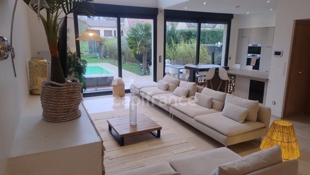 Maison d'exception avec piscine à vendre de 11 pièces GROSLAY (95)