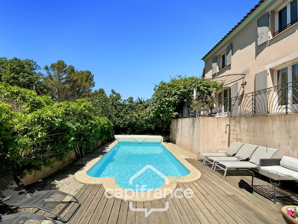 DOMAINE ET GOLF DE PONT ROYAL : villa de charme élevée d'un étage, établie sur un terrain de 524 m2, 3 chambres, piscine , un g