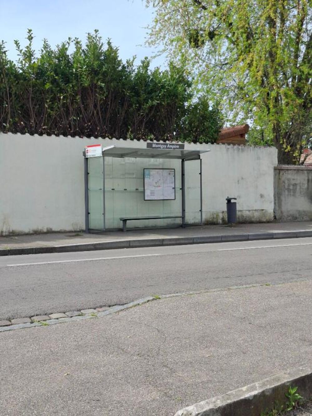Location Parking/Garage GARAGE BOXE FERME FONTAINES SUR SAONE Fontaines sur saone