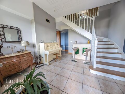   Maison familiale sur un grand terrain de 2510m�, bien rare � la vente ! Maison - 8 pi�ce(s) - 239 m�