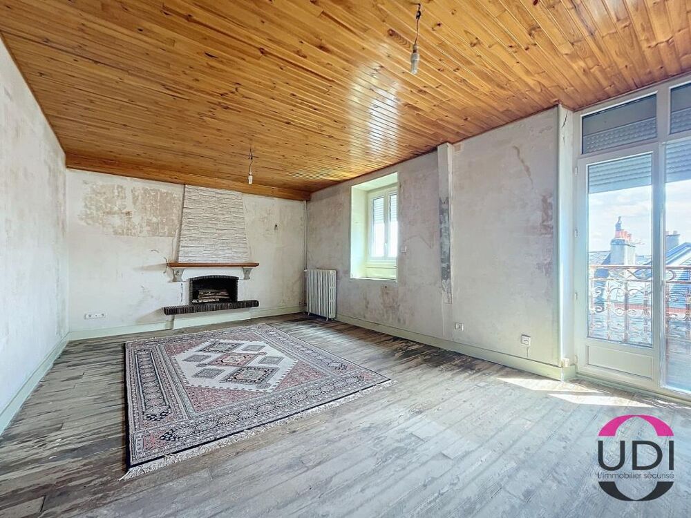 Appartement à rénover situé au 2 ème étage et ses greniers
