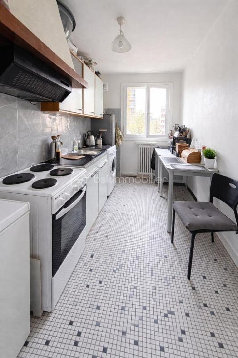 Vente Appartement À VENDRE – Appartement avec balcon, parking et cave à La Courneuve La courneuve