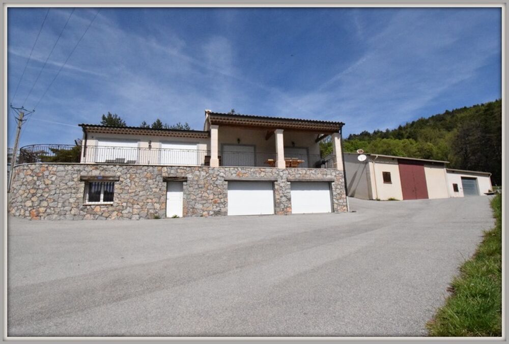 Propriete Peyroules Villa avec piscine intérieure dex hangars forte rentabilité