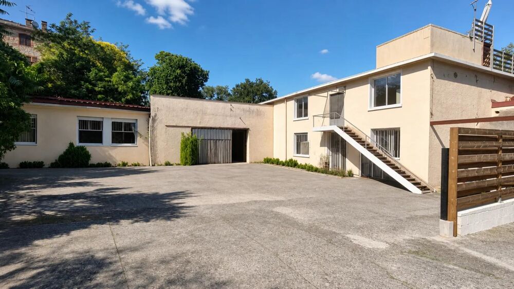 Grand ensemble Maison +hangar + dépendance+ piscine