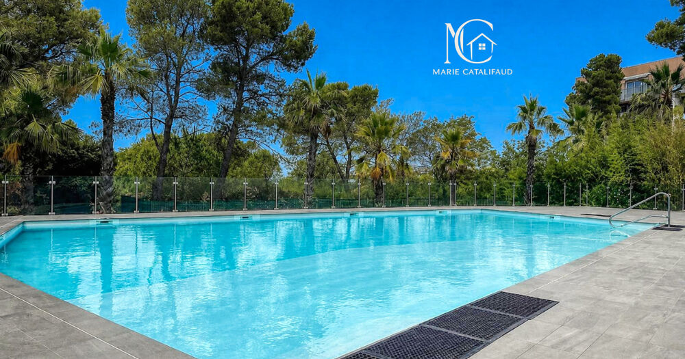 À VENDRE - Beau 2 pièces de 53 m² avec grande terrasse, PISCINE et parking