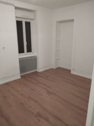  Appartement à louer 3 pièces 65 m²