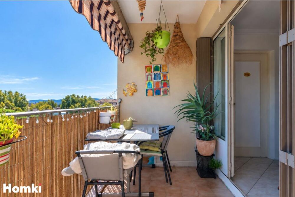 Vente Appartement Fréjus – T3 en dernier étage avec balcon plein sud, parking, proche commerces et plage Frejus