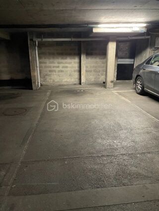  Parking / Garage  vendre 