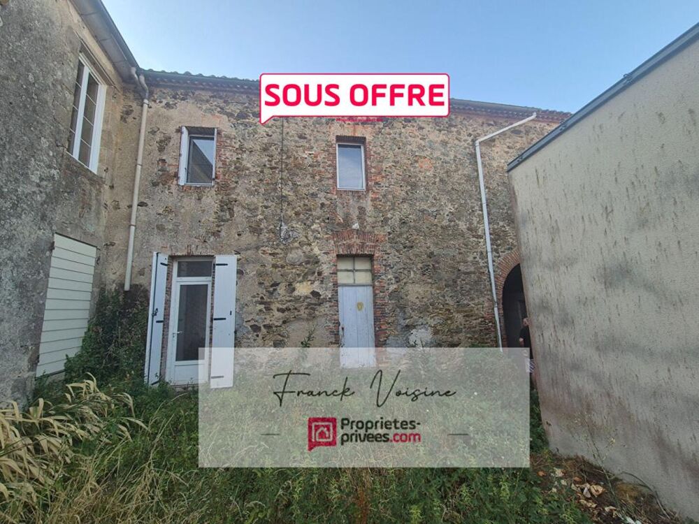A VENDRE à Rochetrejoux en centre bourg, maison ancienne à rénover
