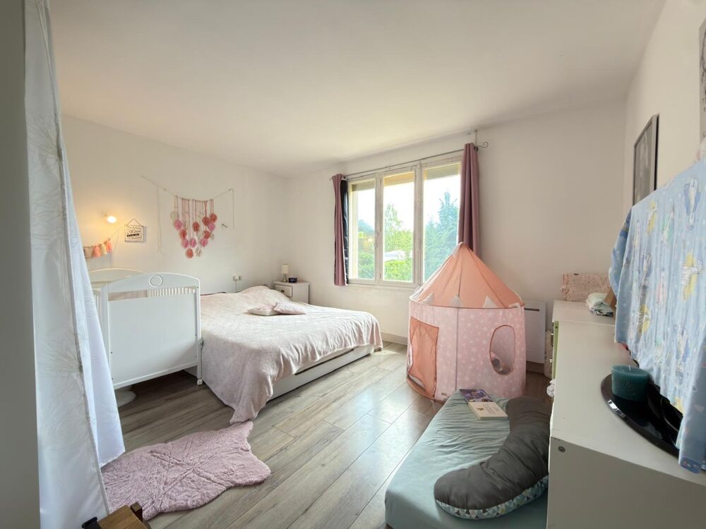 Maison, sous-sol, 3 chambres, grand terrain