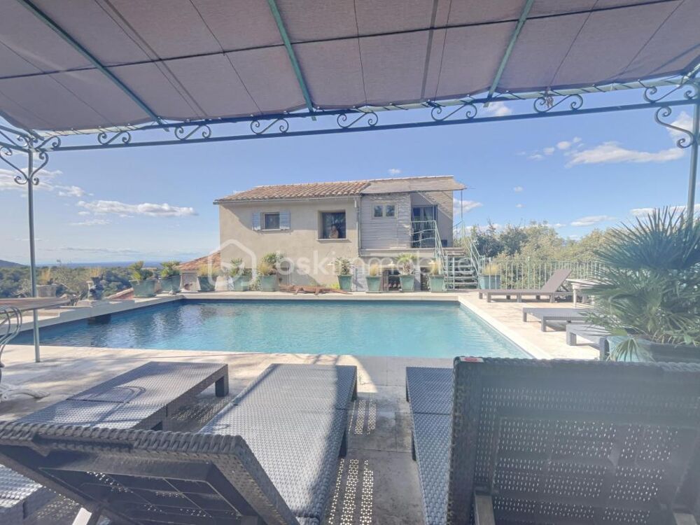 Ménerbes - Exceptionnelle Propriété avec Vues à 360° - Maison Principale, Pigeonnier & Jardin Piscine