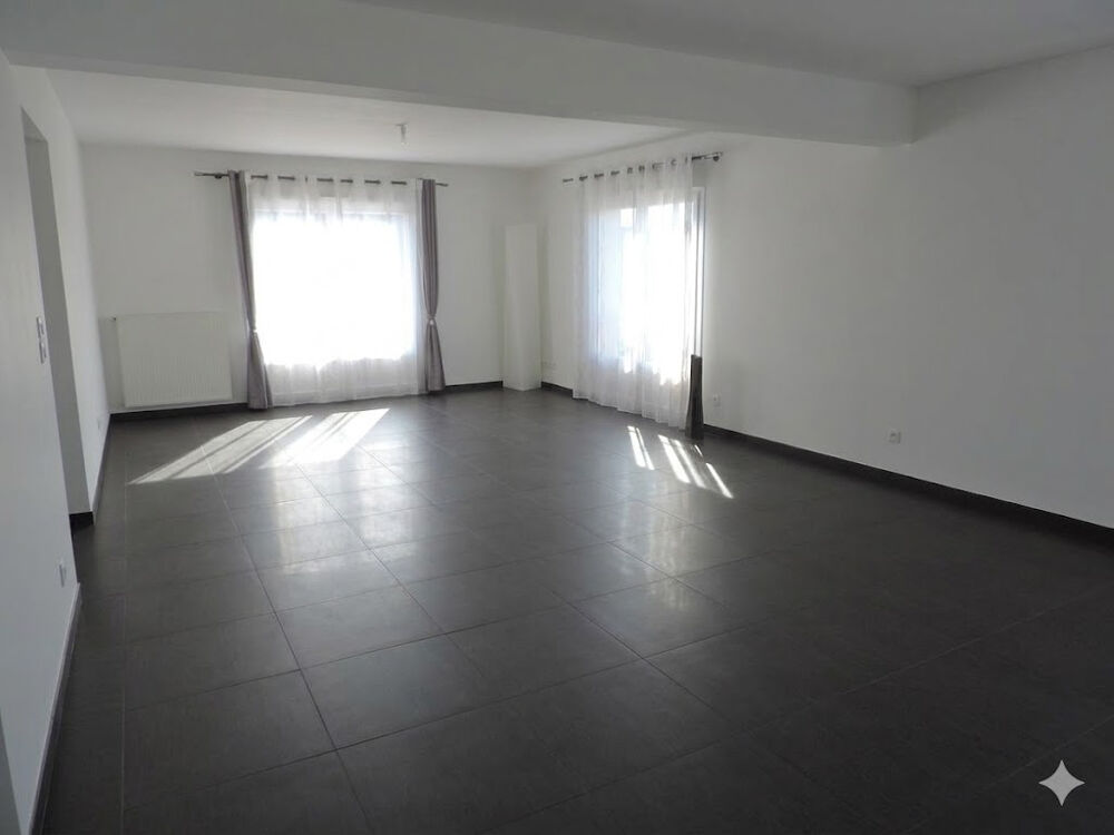 Appartement 138m2, grande pièce à vivre, 3 chambres, 1 bureau,1 place voiture à l'extérieur, 1 garage fermé