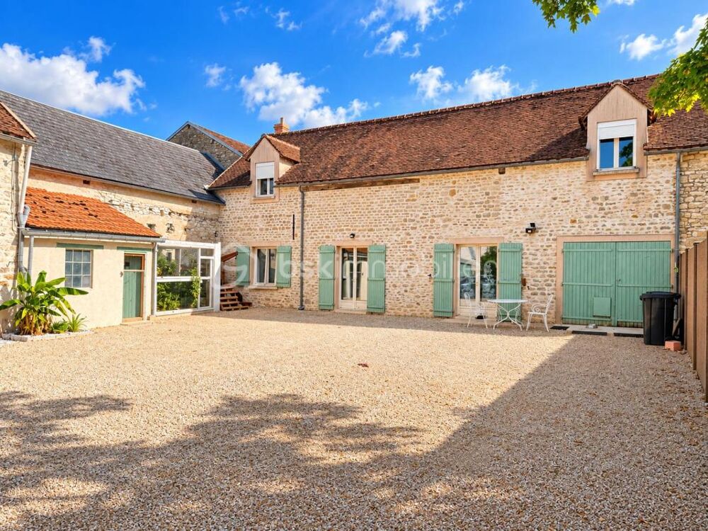 Vente Maison Propriété d'exception – Magnifique longère en pierre avec dépendance aménagée et plus de 4 000 m² d'extérieurs Yevre la ville