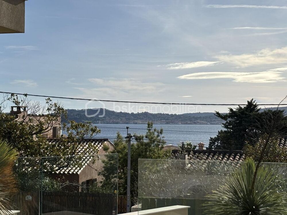 SAINTE MAXIME Villa contemporaine de prestige avec vue mer