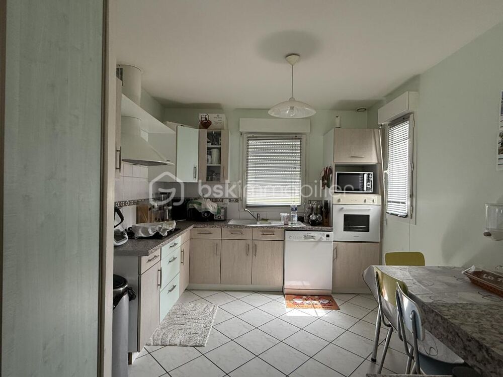 Maison familiale de 140 m²  4 chambres  Garage - parking - jardin