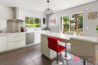  Maison � vendre 8 pi�ces 220 m�