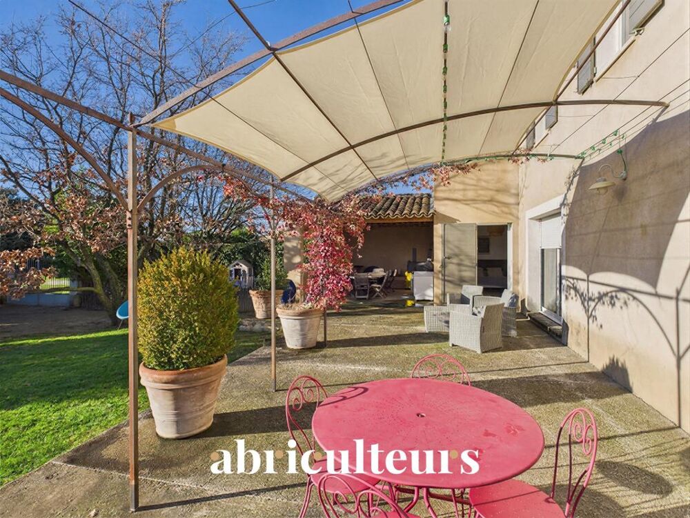 Villa d'architecte contemporaine (2009) dans une zone naturelle protégée à Puyvert(84160)