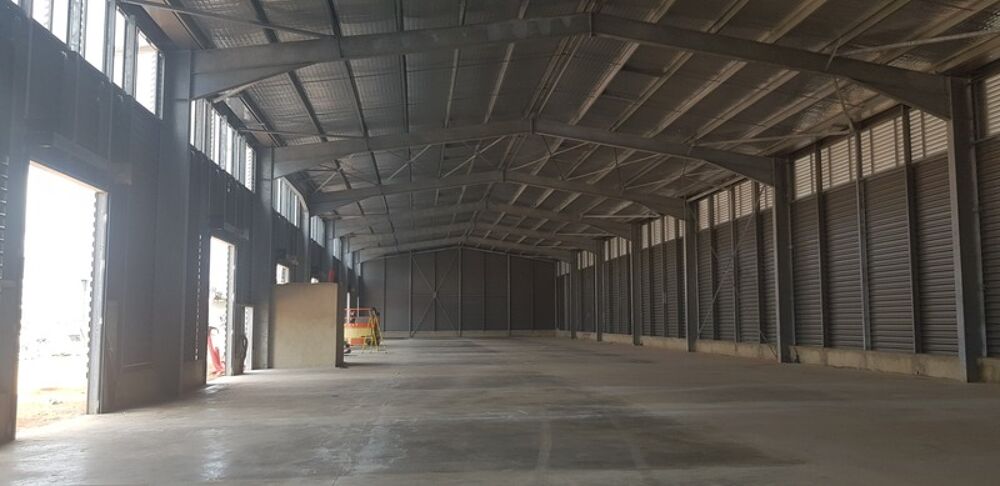   LOCAUX PROFESSIONNELS BUREAUX DEPOTS A LOUER A FAMILY PLAZA Matoury